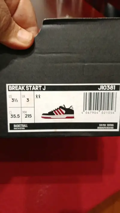 Zapatillas deportivas blancas y negras - miniatura 2