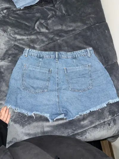 Shorts de mezclilla azul gastado - miniatura 2