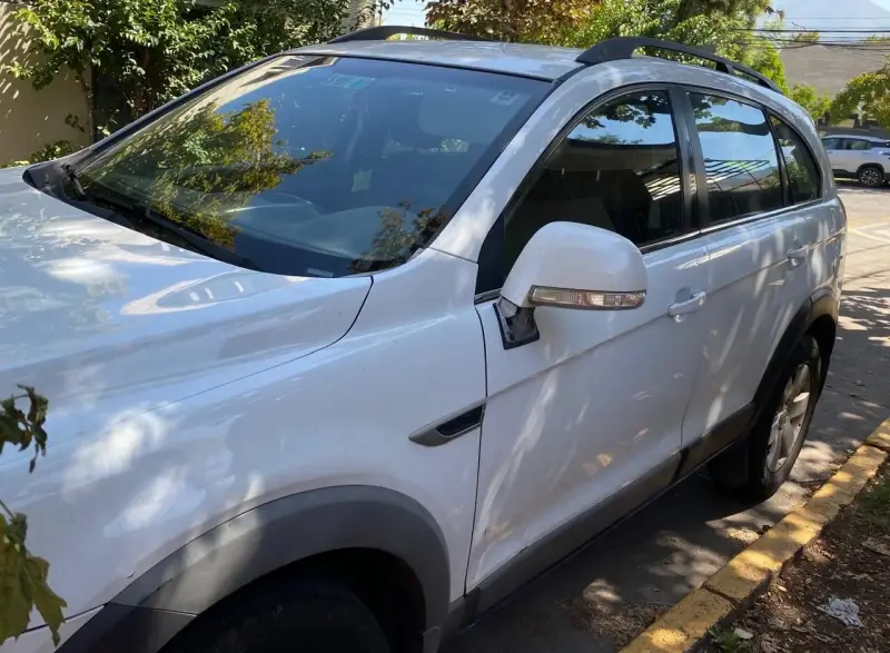 SUV blanca en buen estado - 1