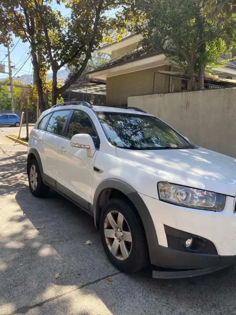 SUV blanca en buen estado - 2