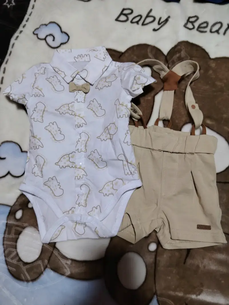 Conjunto bebé con dinosaurios Marca Black And Blue
