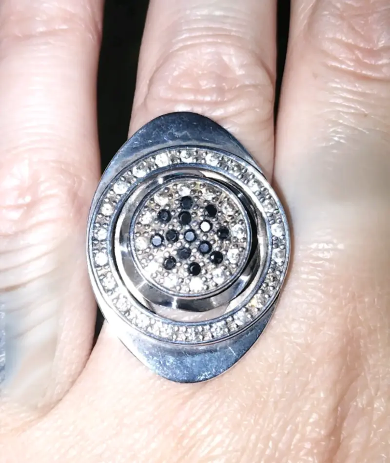 Anillo de plata con cristales