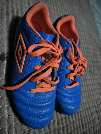 Zapatillas deportivas azul y naranjas - miniatura 1