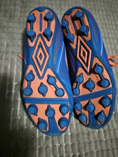 Zapatillas deportivas azul y naranjas - miniatura 2