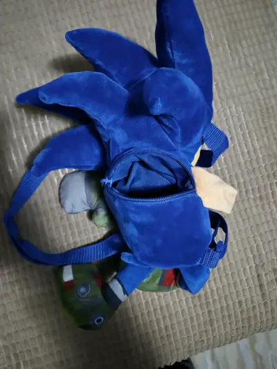 Mochila peluche azul Sonic - miniatura 4