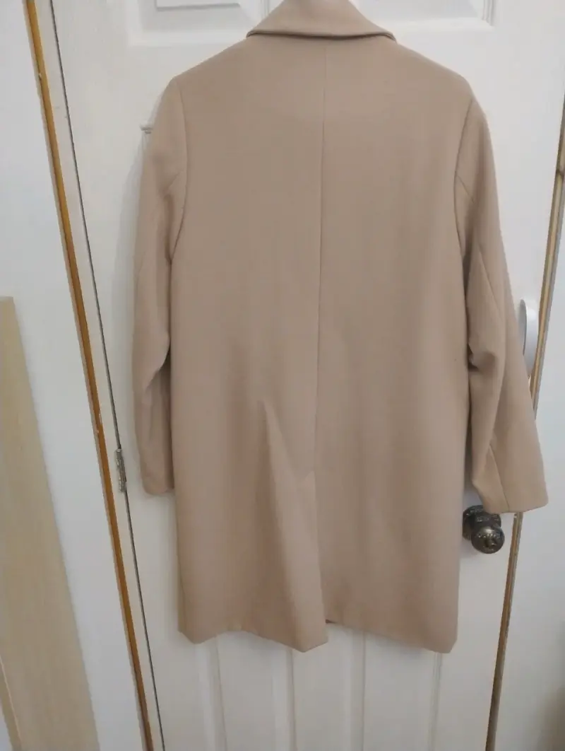 Abrigo beige mujer elegante - 2