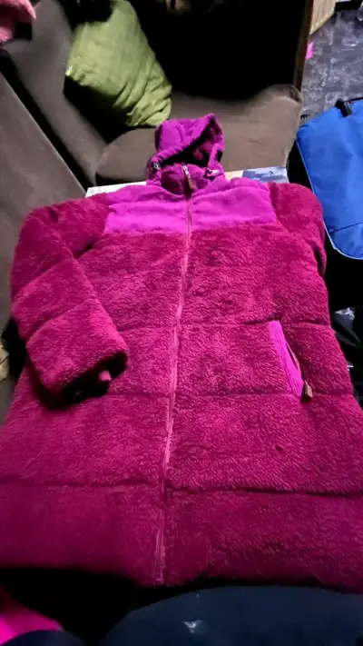 Abrigo largo fucsia con capucha - miniatura 1
