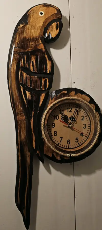 Reloj de pared tallado de loro - miniatura 1