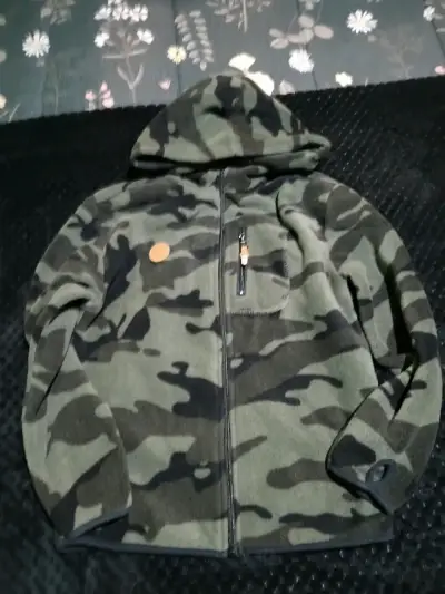 Poleron camuflaje,parka verde, jeans todo talla 10 - miniatura 1