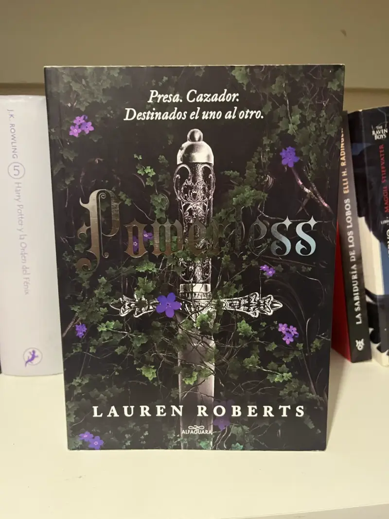 Powerless de Lauren Roberts