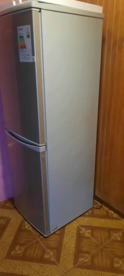 Refrigerador gris Midea - miniatura 3