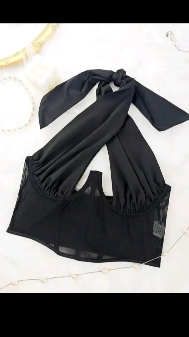 Top halter negro con encaje - 2