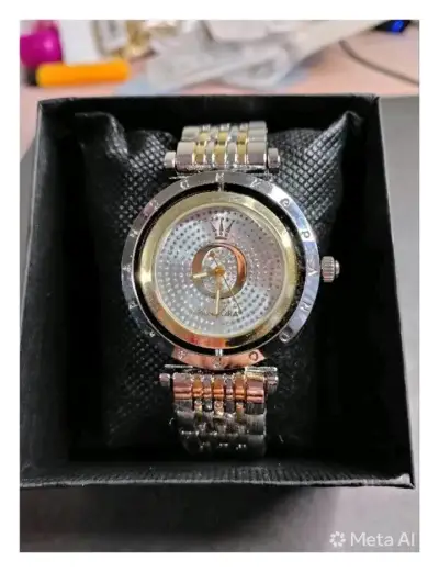 Reloj metálico elegante para mujer - miniatura 1