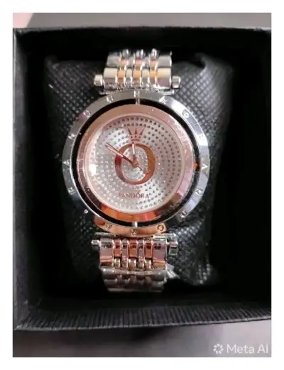 Reloj metálico elegante para mujer - miniatura 2