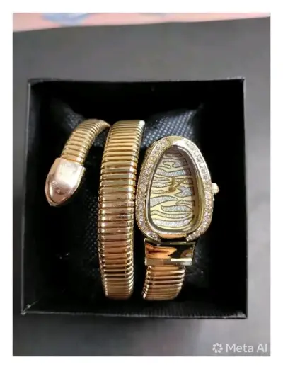 Reloj metálico elegante para mujer - miniatura 4