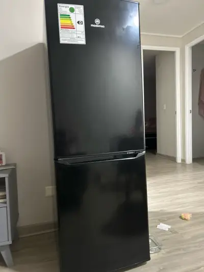 Refrigerador Mademsa negro funcional - miniatura 1