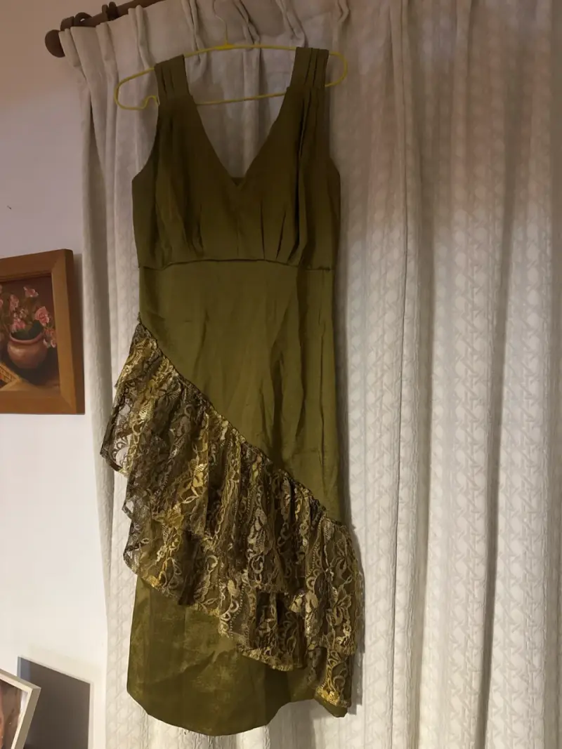 Vestido verde con volantes - 1