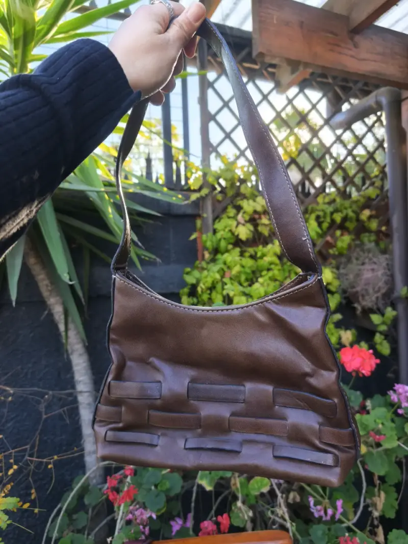 Cartera marrón de mujer