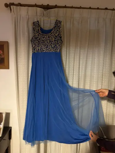 Vestido largo azul y dorado - miniatura 2