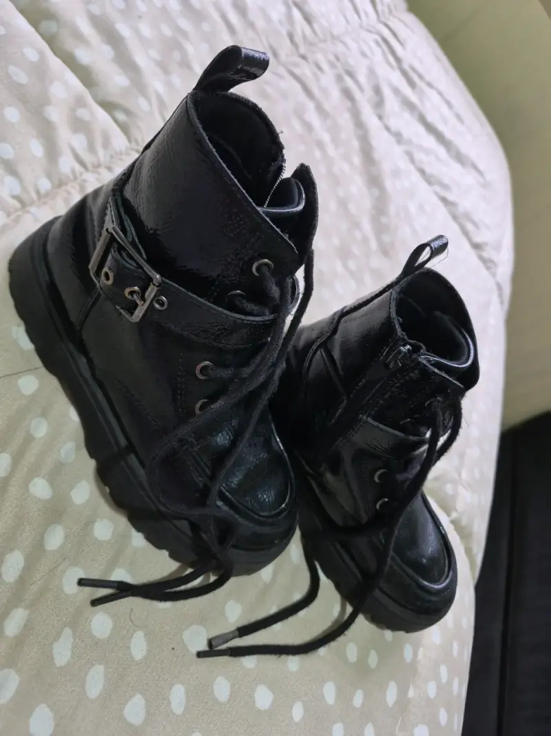 Botines negros de charol - 1