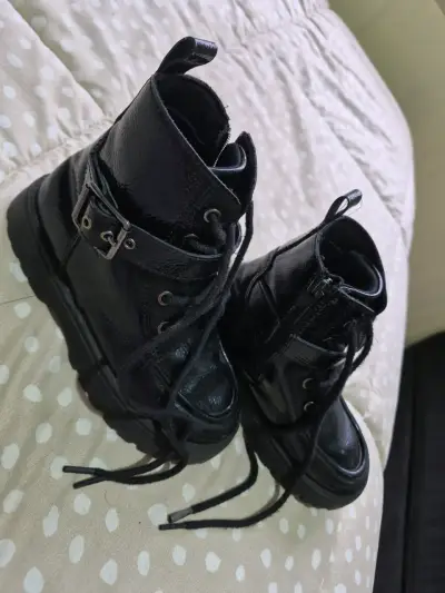 Botines negros de charol - miniatura 1
