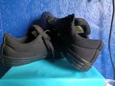 Zapatillas negras de lona - miniatura 3