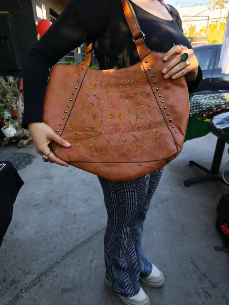 Bolso marrón bordado