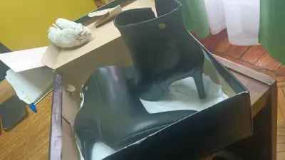 Botines negros de cuero - miniatura 1