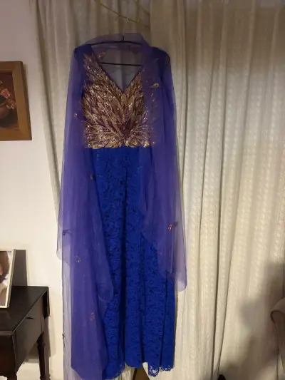 Vestido azul encaje y bordado - miniatura 2