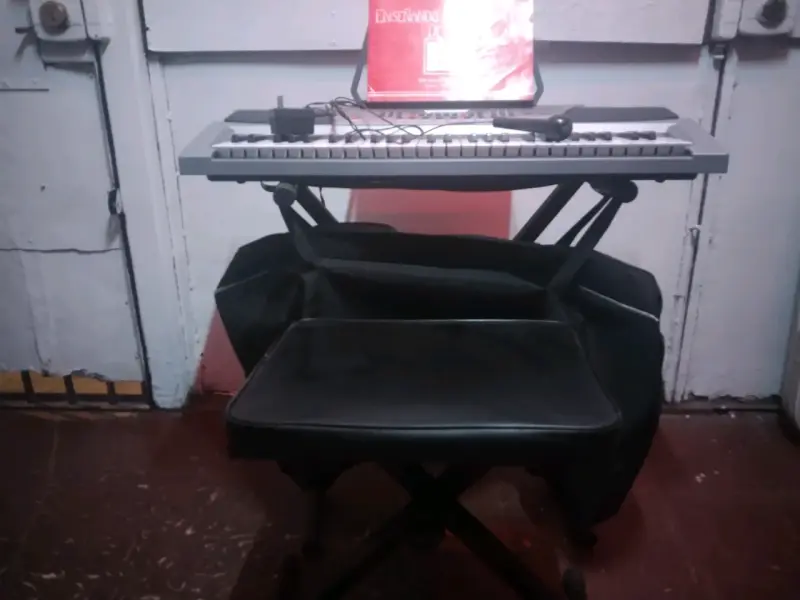 Piano MK-2983 54 teclas incluye accesorios - 4