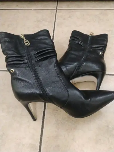 Botines negros de tacón alto - miniatura 1