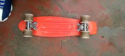 Skateboard rojo compacto - miniatura 4