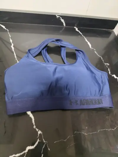 Top deportivo gris y coral - miniatura 2