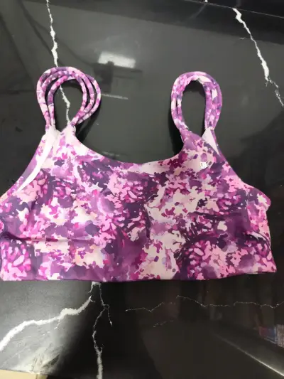 Top deportivo gris y coral - miniatura 3