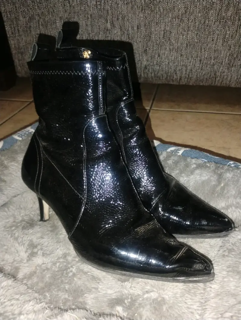 Botines negros de charol - 1