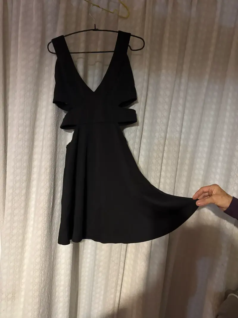 Vestido negro elegante - 1