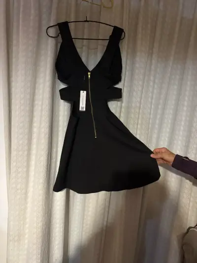 Vestido negro elegante - miniatura 2