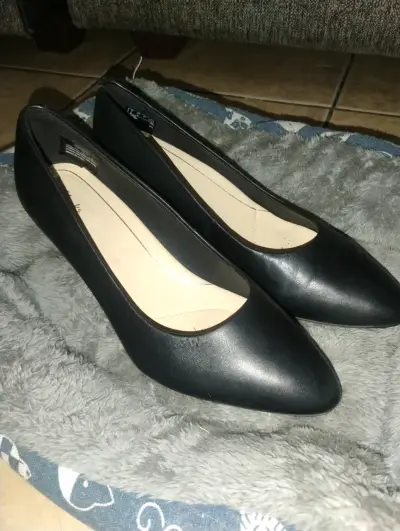 Zapatos de tacón negros Clarks - miniatura 2
