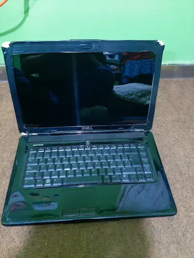 Laptop Dell Inspiron usada - miniatura 1