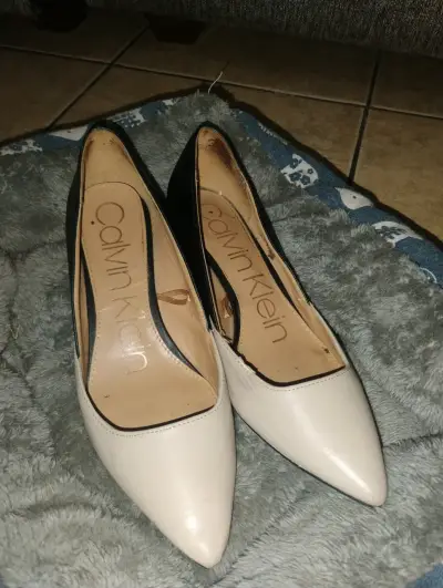 Zapatos tacón beige y negro - miniatura 2
