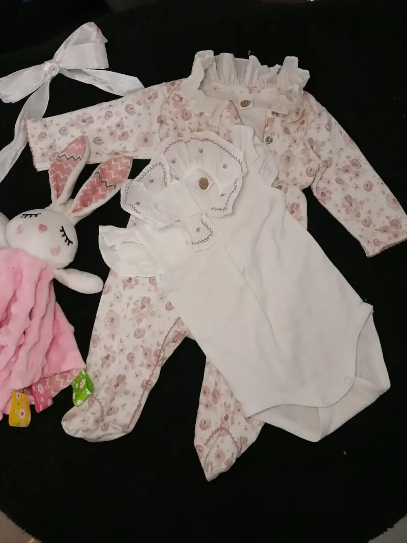 Conjunto de bebé estampado floral