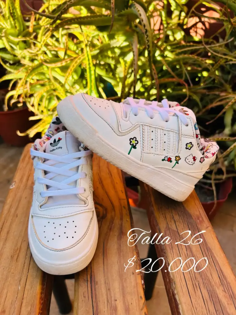 Zapatillas blancas Adidas hello kitty