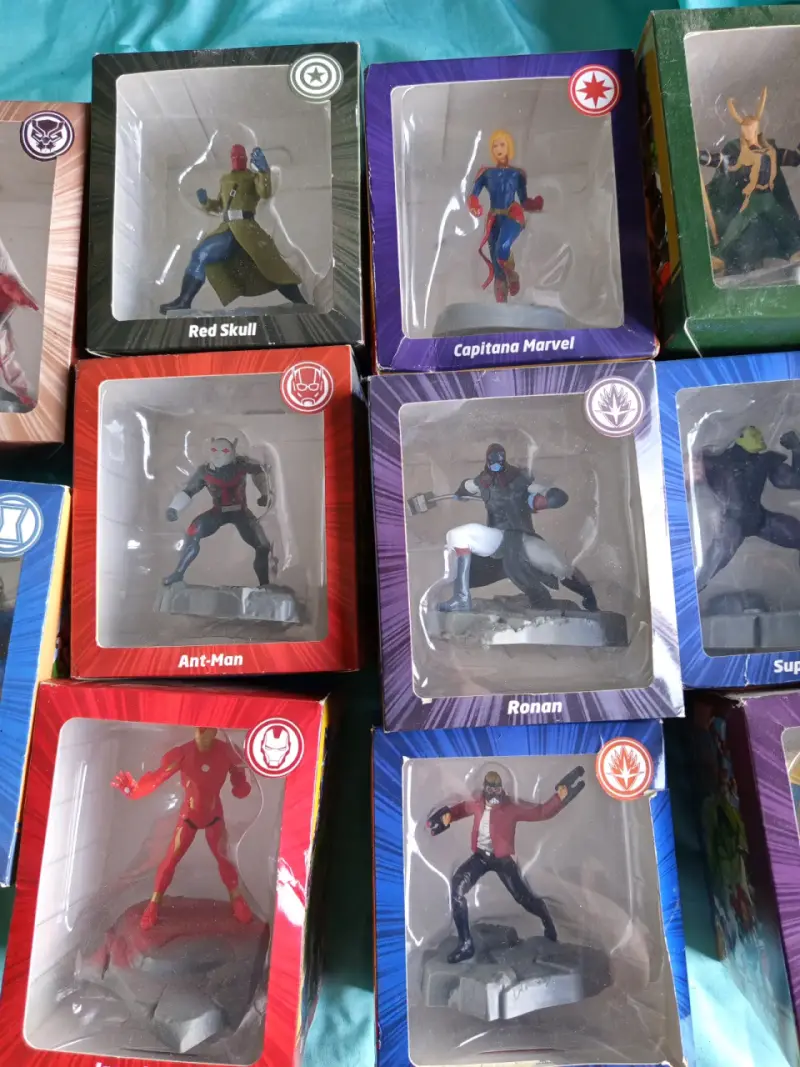 Colección de figuras de acción Marvel - 3
