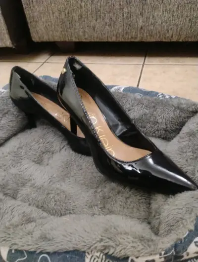 Zapatos de tacón Calvin Klein negros - miniatura 2