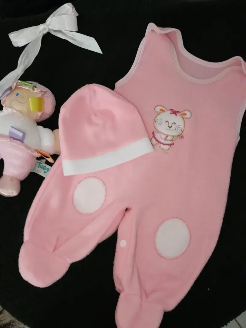 Conjunto de bebé rosado