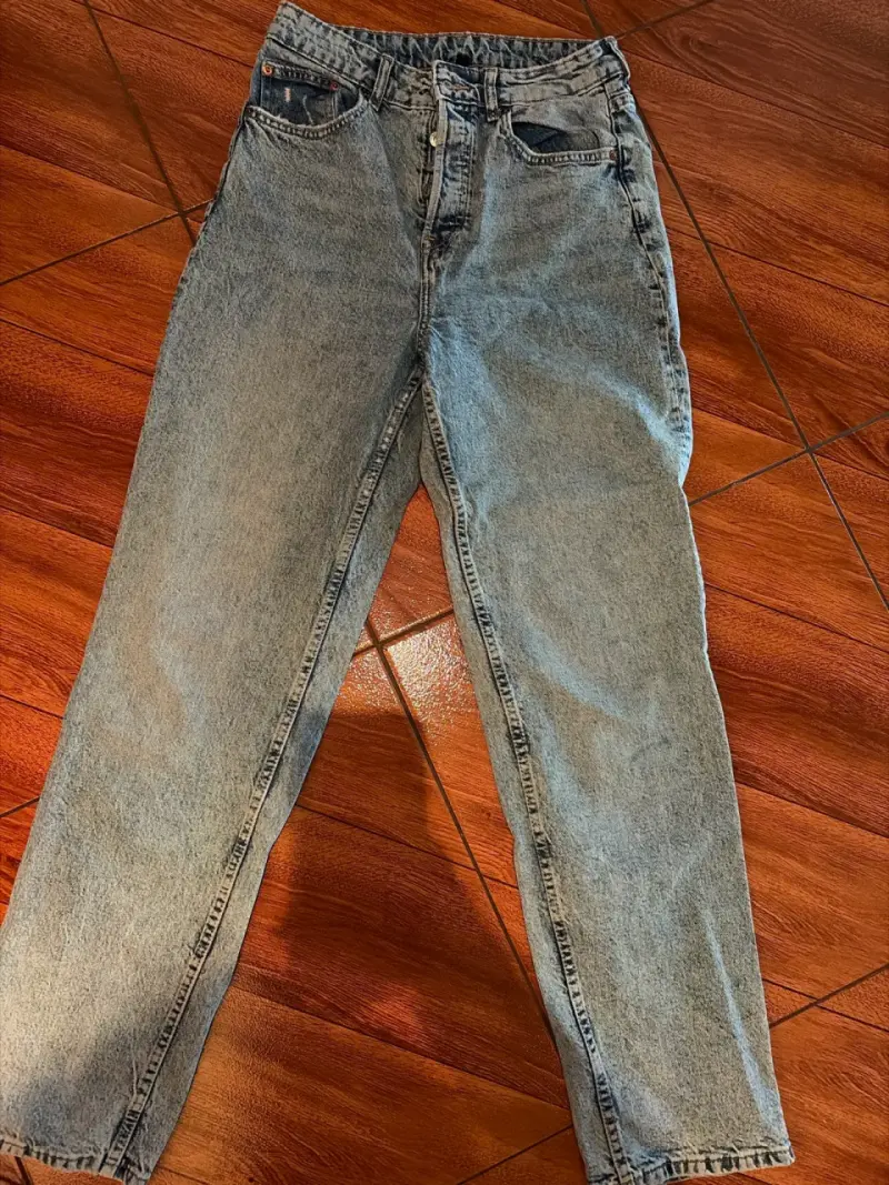 Jeans azul desgastado - 1