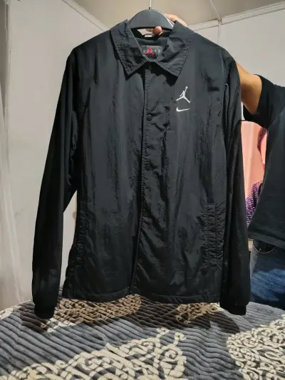 Chaqueta negra deportiva Nike - miniatura 1