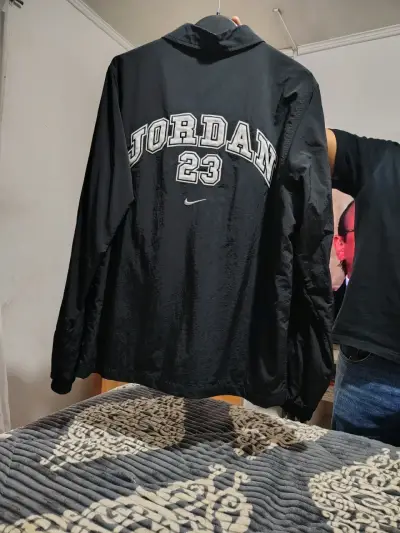 Chaqueta negra deportiva Nike - miniatura 2