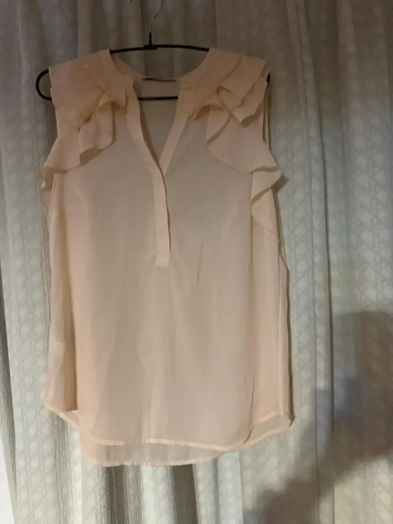 Blusa beige con volantes - 1