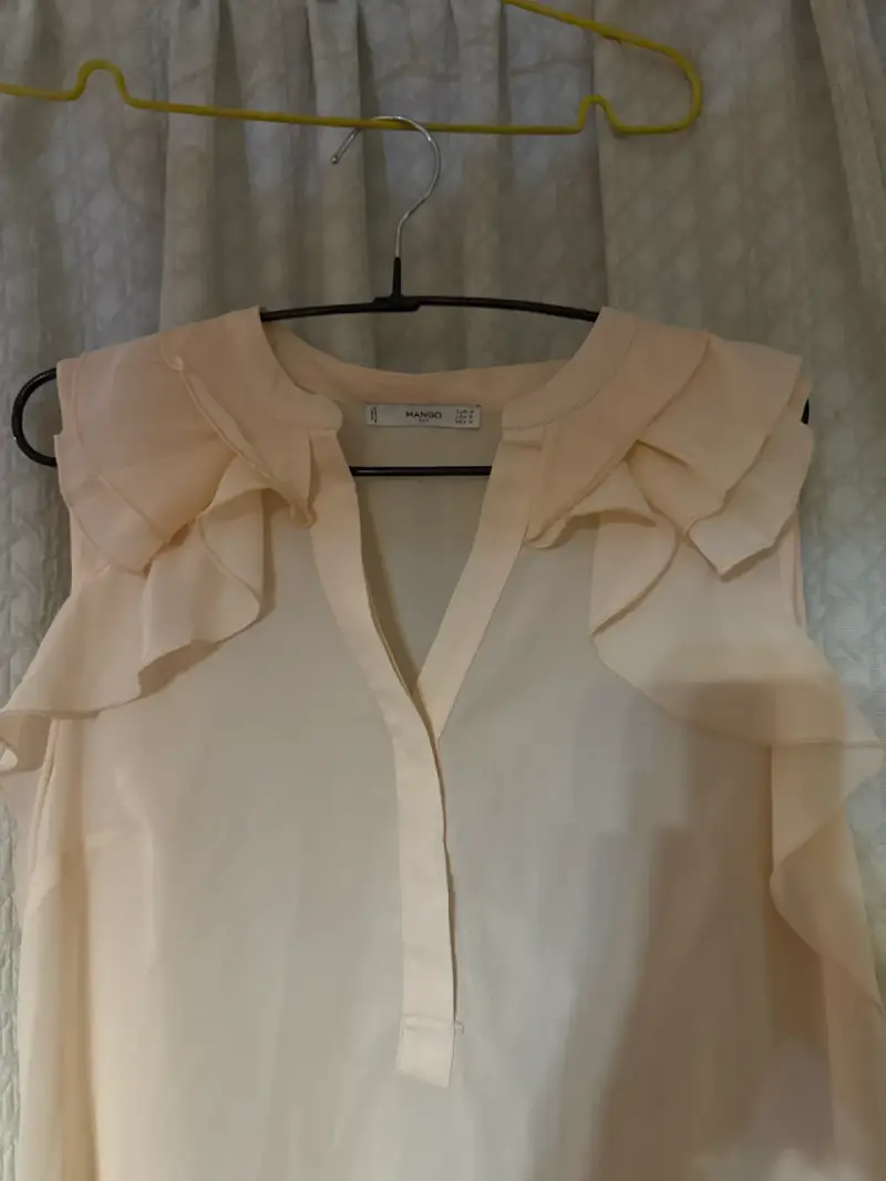 Blusa beige con volantes - 2